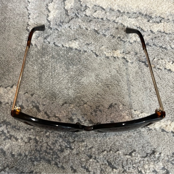 Oscar de la Renta  Tortoise Sunglasses Scratched Lenses - Picture 3 of 9